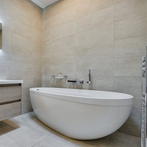 End a day of country walks in the egg-shaped soaking tub