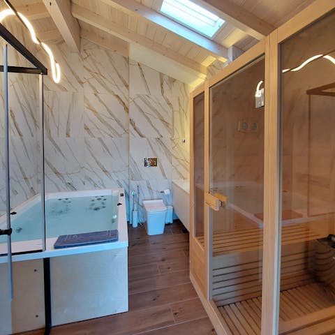 Enjoy the spa, with its sauna and hydrotherapy tub