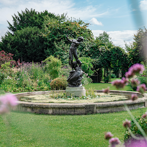 Stroll to Regent's Park with a coffee