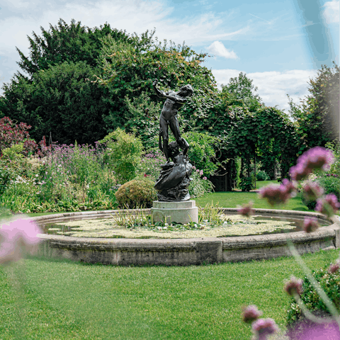 Stroll to Regent's Park with a coffee