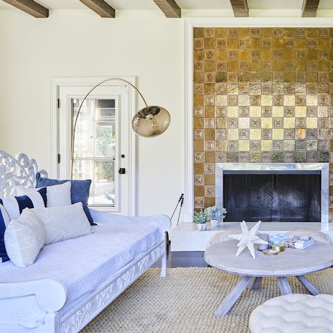 Unwind in the sophisticated lounge area, after spending an afternoon at Brookside park and Gold Club, a ten-minute walk away