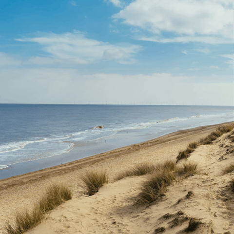 Head to nearby Brancaster Beach for dog walks – just a few minutes’ drive