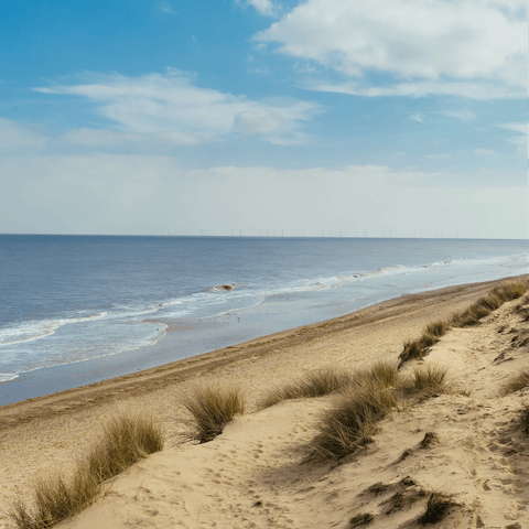 Head to nearby Brancaster Beach for dog walks – just a few minutes’ drive