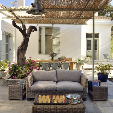 Play checkers in the sunshine as you enjoy a drink outside