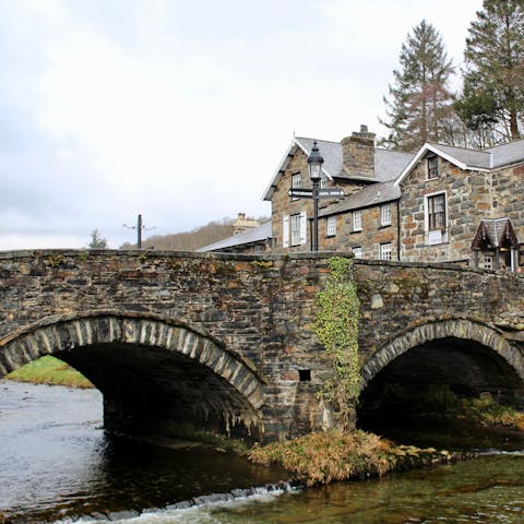 Explore the Cotswolds, including the market town of Stroud, just over 4 miles away