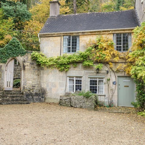 Stay in this beautiful Cotswold stone cottage