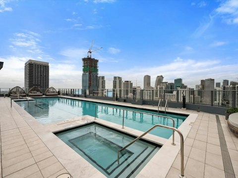 Enjoy the excellent amenities, including a plush rooftop pool