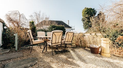 Relax in the garden on sunny afternoons after a morning of shopping in the centre of Bristol