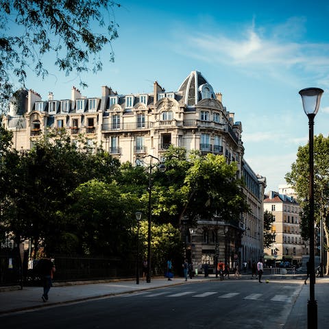Ensure a stress-free arrival when you book a private transfer