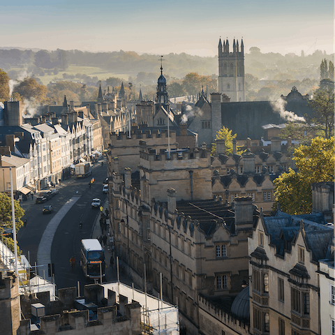 Drive less than fifteen minutes to Oxford