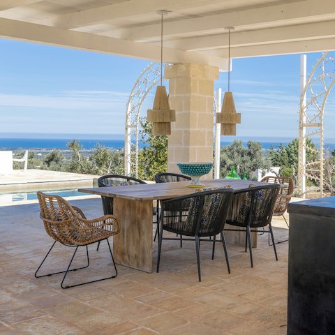 Whip up a feast in the outdoor kitchen and dine alfresco