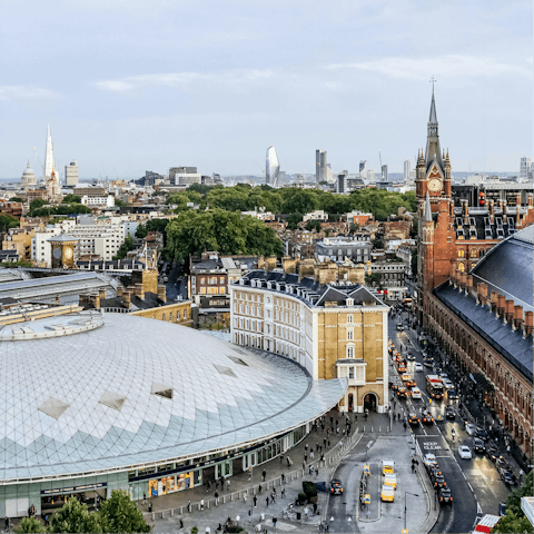 Enjoy easy access into Kings Cross, under half an hour away by train