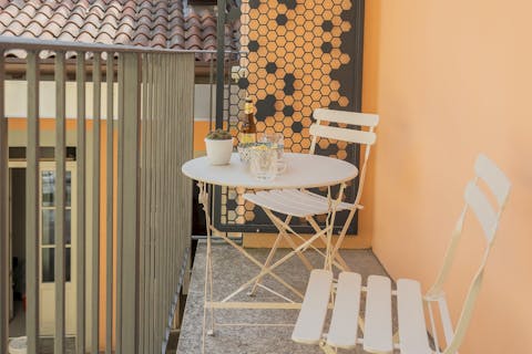 Savour evening drinks on the cosy balcony for two