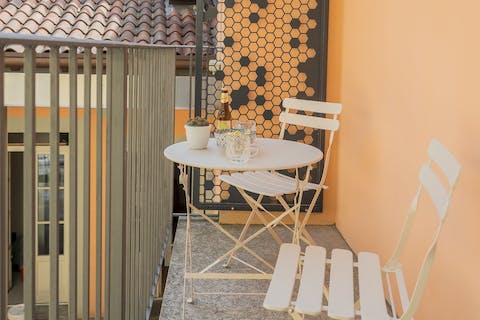 Savour evening drinks on the cosy balcony for two