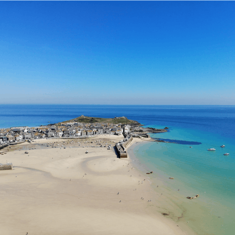 Explore St Ives with its picturesque fishing harbour, cobbled streets and Porthmeor beach