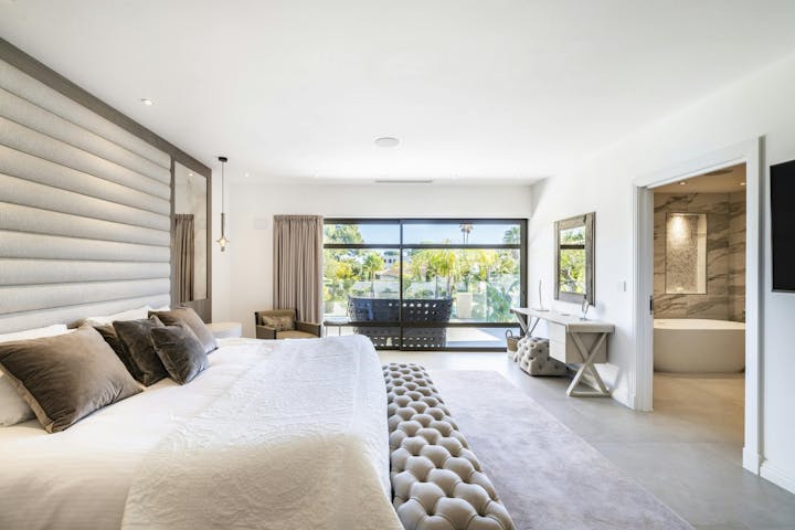 Bedroom photo