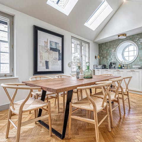 Lay the table for a glamorous dinner party