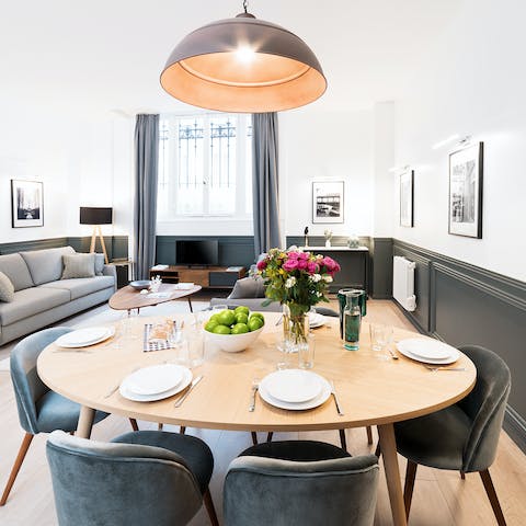 Practise your French-style cooking and serve up your culinary creations at the elegant dining table