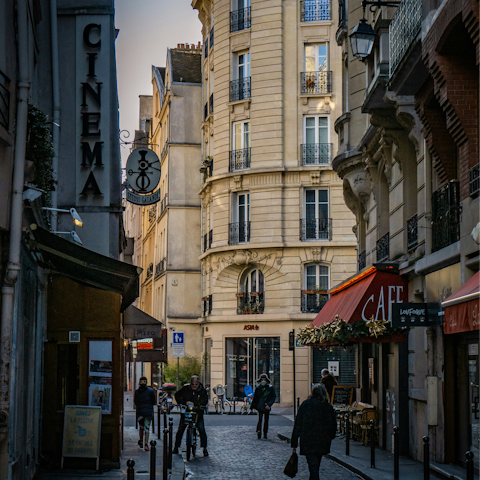 Discover the shops and eateries in Saint-Germain-des-Prés