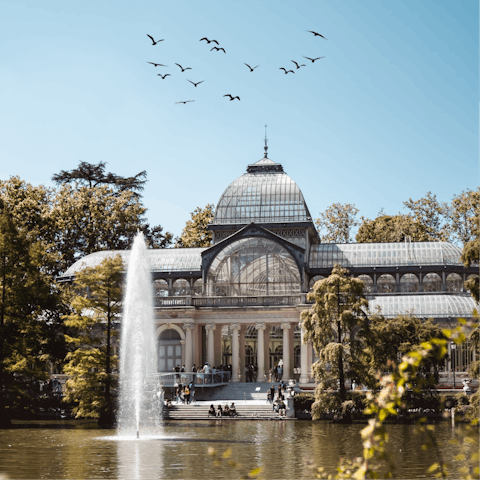 Spend an inspiring afternoon exploring El Retiro Park