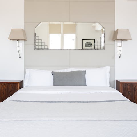 Wake up feeling refreshed in the comfortable bed, ready for another day of sightseeing