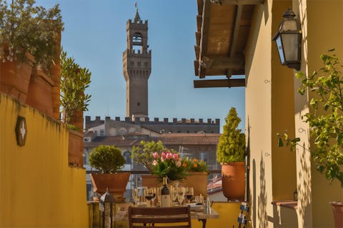 Drink in the view of Piazza della Signoria from the terrace