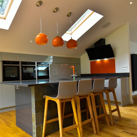 Tuck into a light bite and a cup of coffee at the breakfast bar