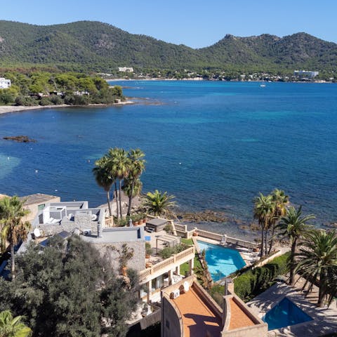 Pad down to the sea, situated right at the edge of the garden