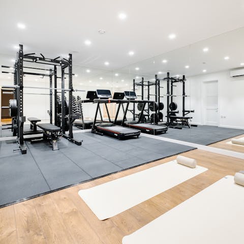 Never miss a workout thanks to the well-equipped private gym