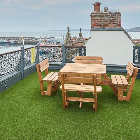 Enjoy alfresco meals overlooking the the boats at the harbour and out to the North Sea