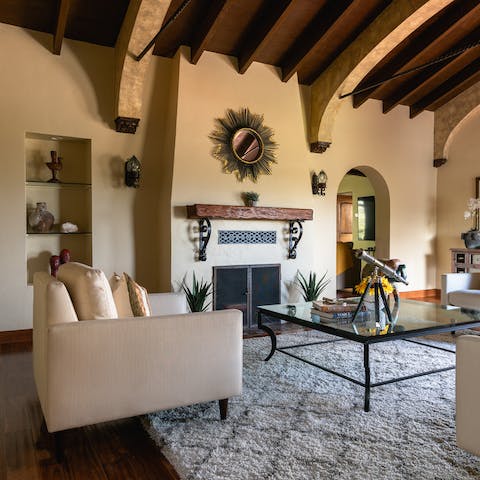 Spend a cosy night around the fireplace in the living room