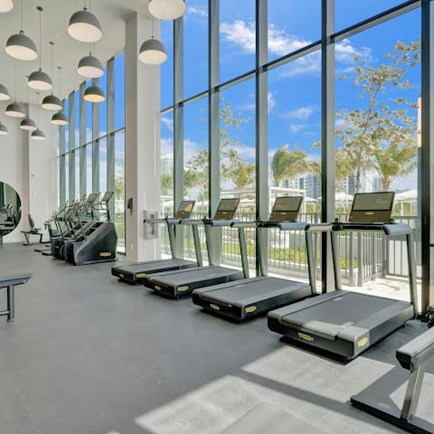 Feel strong and energised after a workout in the gym