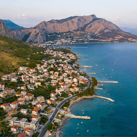 Stay in picturesque Omiš, only a ten-minute walk from Bostoji Beach