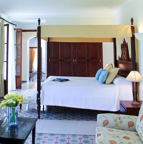 Get a good night's sleep in the comfortable four-poster beds