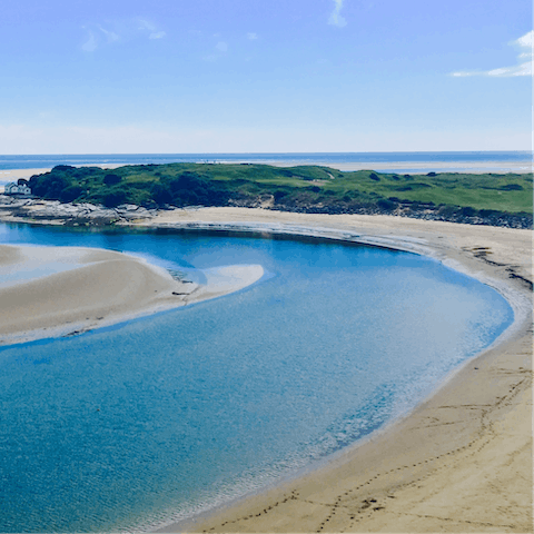 Follow the estuary to Parrog – a twenty-three minute walk away