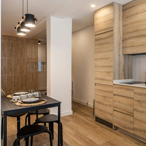 Dine on bocadillo de calamares in the open-plan living area