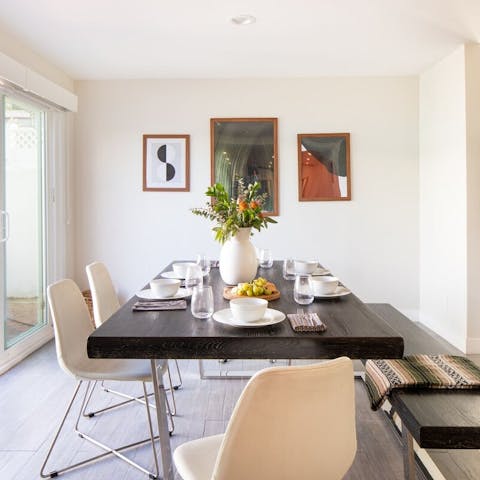 Eat at the cool and chic dining table