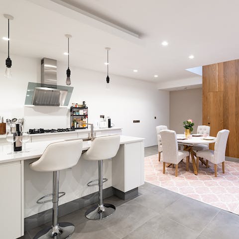 Prepare mouthwatering family meals in the fully equipped kitchen