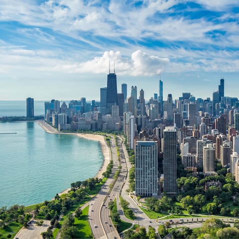 Stay near bars, restaurants, and museums in Chicago's buzzing South Loop