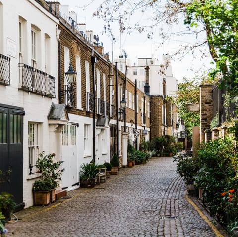 Have a stroll through the streets of Chelsea to Chelsea Embankment Gardens, just a two-minute walk from this elegant home
