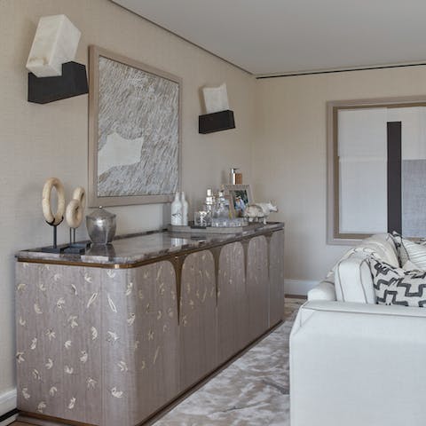 Mix up a Collins at the cocktail cabinet