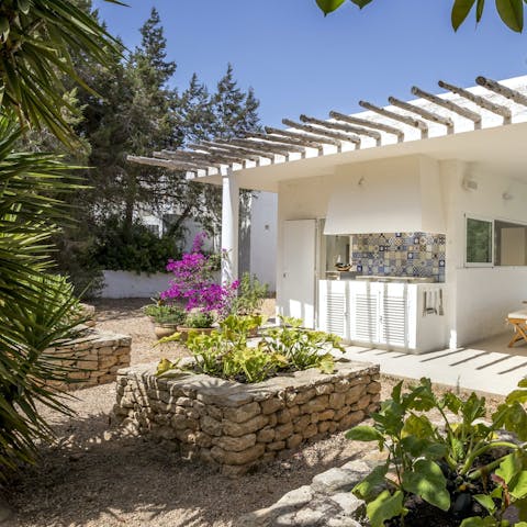 Cook up a storm in the outdoor kitchen