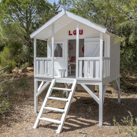 Make the kids' dreams come true with two playhouses to choose from