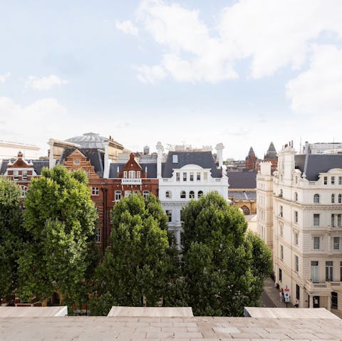 Explore fashionable Kensington, right on your doorstep