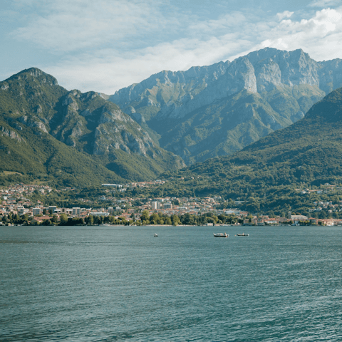 Explore the stunning shoreline of Lake Como