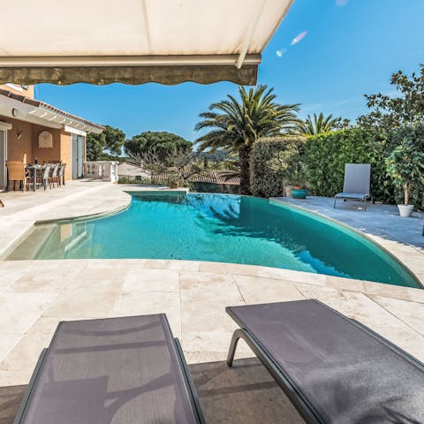 Relax on the sun loungers