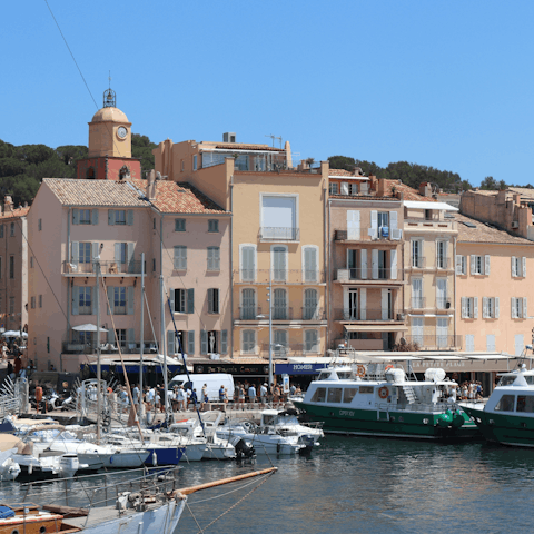 Discover glamorous Saint Tropez, 10 km away
