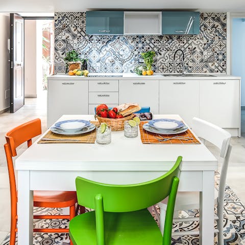 Start your mornings with cappuccinos and cannoli in the open kitchen and dining area