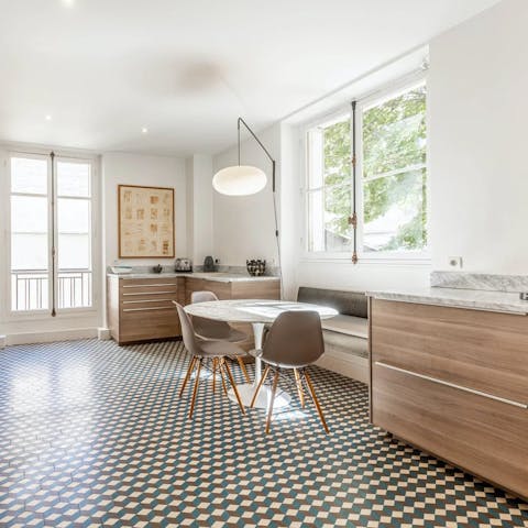 Start the day with a café au lait and a croissant in the kitchen
