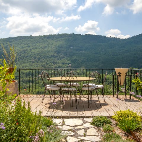 Admire the views of the Côte d'Azur hinterland from the terrace
